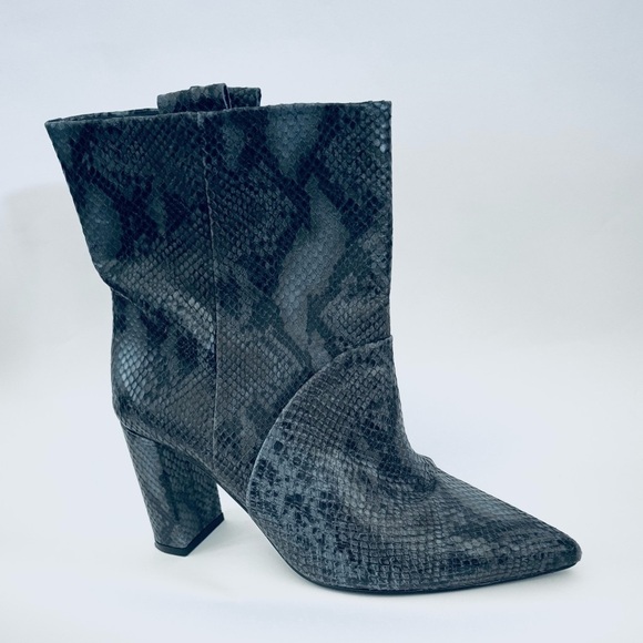 Anthropologie‎ Chio Blue Snake Print Ankle Boot Booties, Size 40 - Picture 7 of 11